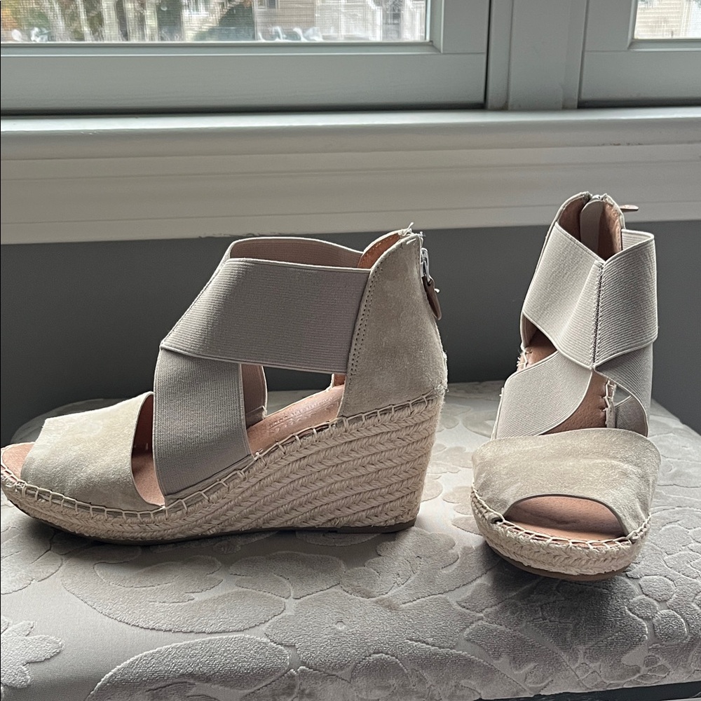 Gentle Souls Cream Wedge Sandals - Picture 3 of 3